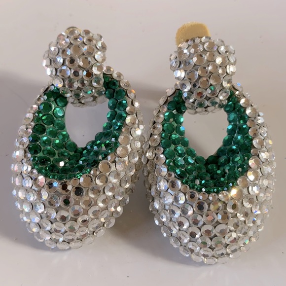 VINTAGE DESIGNER BELLINI GREEN AND CLEAR SWAROFSKI CRYSTAL LARGE DROP EARRING - Picture 5 of 7